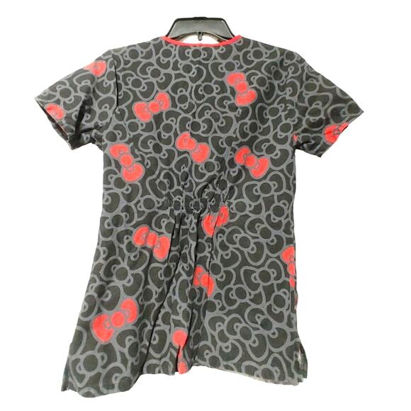 Sanrio Hello Kitty Classic Fit Scrub Top Short Sleeve V-Neck Black Red Womens XS - Picture 2 of 6